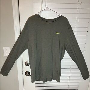 Men’s XL Nike Tee Athletic Cut Dark Gray Long Sleeve Workout Shirt